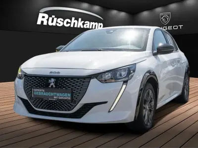 Gebraucht Peugeot e-208 Active 100 kW (136 PS) 2022 Weiß Kleinwagen