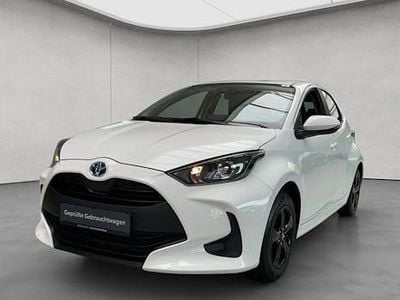 Gebraucht Toyota Yaris Hybrid Business Edition 116 PS (85 kW) 2022 Weiß Limousine