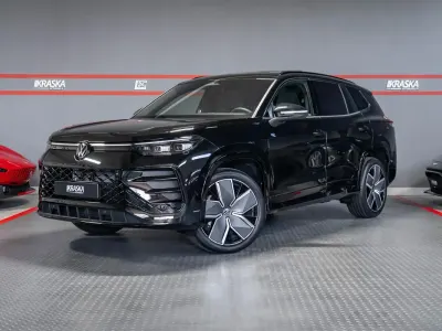 Neu VW Tayron R-line 193 PS (141 kW) 2025 Grenadillschwarz metallic SUV