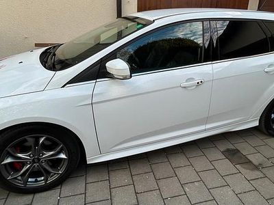 Usata Ford Focus 150 CV (110 kW) 2014 Bianco Station wagon