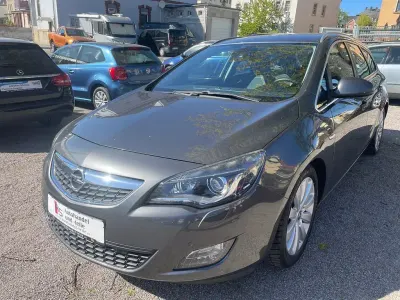 Usata Opel Astra Innovation 179 CV (131 kW) 2011 Grigio Station wagon