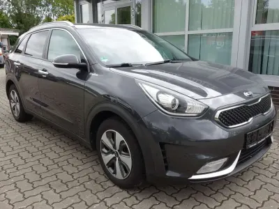 Używany Kia Niro Vision 105 KM (77 kW) 2017 Szary SUV