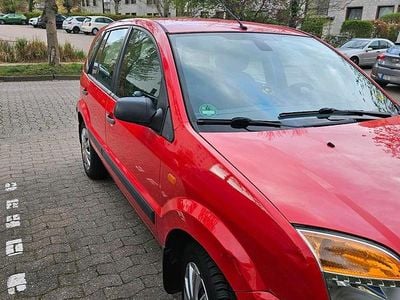 Used Ford Fusion 80 HP (58 kW) 2008 Red Hatchback