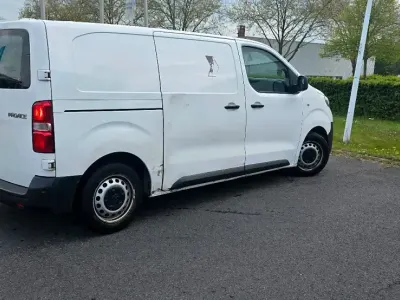 Gebraucht Toyota Proace 120 PS (88 kW) 2020 Weiß Van / Kleinbus