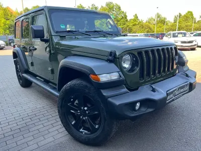 Gebraucht Jeep Wrangler Unlimited Sport 272 PS (200 kW) 2022 Grün SUV