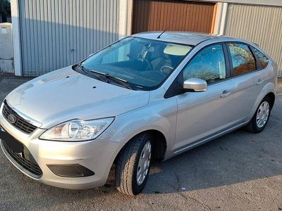 Silber Gebraucht 2008 Ford Focus Ambiente Limousine | 2.999 € (Fairer Preis)