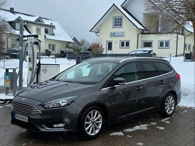 Grau Gebraucht 2018 Ford Focus Kombi | 12.000 € (Fairer Preis)