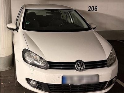 Gebraucht VW Golf VI 122 PS (89 kW) 2012 Weiß Kleinwagen