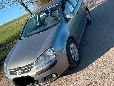 Grau Gebraucht 2004 VW Golf Limousine | 4.300 € (Etwas zu teuer)