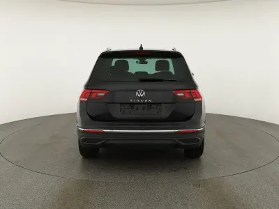 Gebraucht VW Tiguan Move 150 PS (110 kW) 2023 Deep black perleffekt SUV