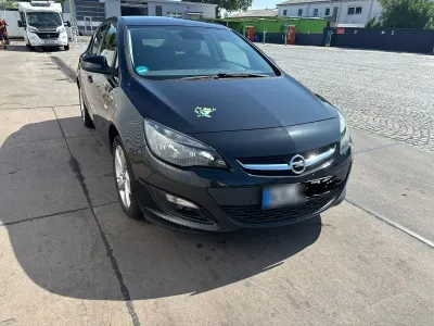 Gebraucht Opel Astra Style 140 PS (102 kW) 2014 Schwarz Limousine