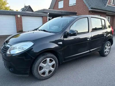 Używany Dacia Sandero 75 KM (55 kW) 2012 Czarny Hatchback