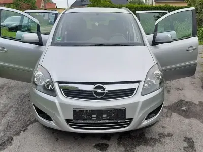 Gebraucht Opel Zafira Family 140 PS (102 kW) 2012 Silber Van / Kleinbus