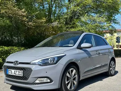 Gebraucht Hyundai i20 101 PS (74 kW) 2015 Grau Limousine