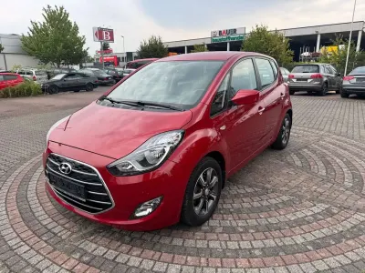 Gebraucht Hyundai i20 Space 90 PS (66 kW) 2018 Rot Limousine