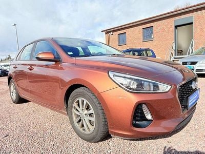 Gebraucht Hyundai i30 Premium 120 PS (88 kW) 2017 Braun Limousine