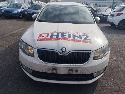 Gebraucht Skoda Octavia Ambition 105 PS (77 kW) 2014 Weiß Kleinwagen