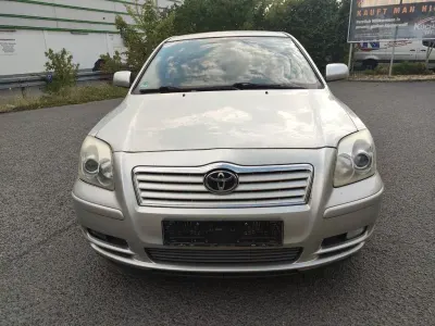 Gebraucht Toyota Avensis Sol 129 PS (94 kW) 2003 Silber Kleinwagen