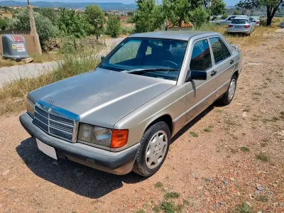 Gebraucht Mercedes 190 94 PS (69 kW) 1990 Silber Limousine