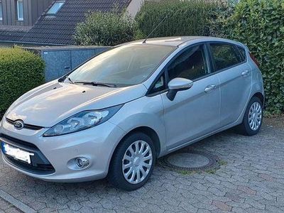 Gebraucht Ford Fiesta Trend 82 PS (60 kW) 2012 Silber Kleinwagen