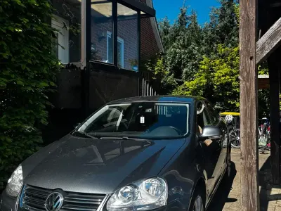 Gebraucht VW Jetta 122 PS (89 kW) 2010 Grau Limousine