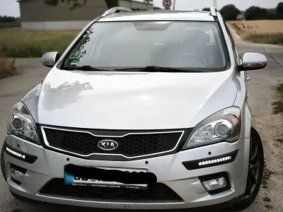 Gebraucht Kia Ceed 125 PS (91 kW) 2012 Silber Kleinwagen