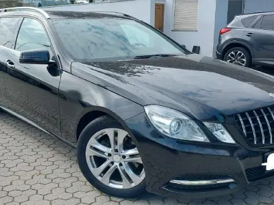 Gebraucht Mercedes E220 Avantgarde 170 PS (125 kW) 2012 Schwarz Kombi