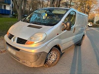 Second-hand Renault Trafic 115 CP (84 kW) 2007 Argintiu Monovolum
