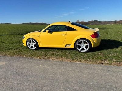 Second-hand Audi TT Sport 224 CP (164 kW) 2003 Galben Coupe