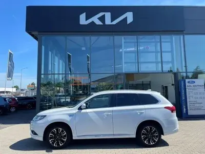 Gebraucht Mitsubishi Outlander P-HEV Top 121 PS (88 kW) 2015 Weiß SUV