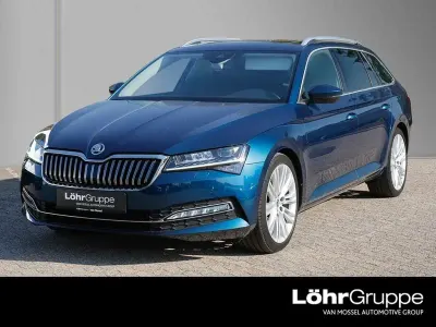 Gebraucht Skoda Superb Premium Edition 150 PS (110 kW) 2023 Lavablau metallic Kombi
