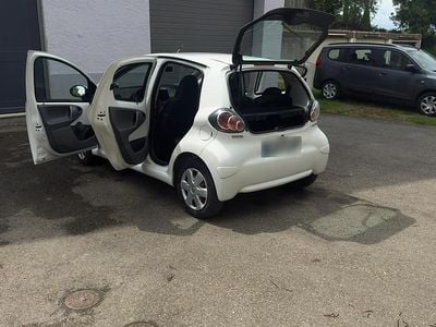 Brugt Toyota Aygo 68 HK (50 kW) 2009 Hvid Hatchback