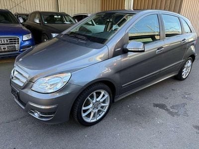 Gebraucht Mercedes B180 116 PS (85 kW) 2011 Mountaingrau Van / Kleinbus
