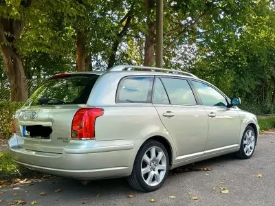Gebraucht Toyota Avensis Executive 147 PS (108 kW) 2005 Grau Kombi
