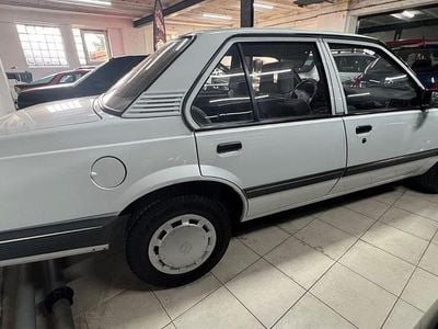 Weiß Gebraucht 1988 Opel Ascona Limousine | 5.990 €