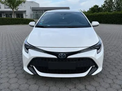 Gebraucht Toyota Corolla Team 122 PS (89 kW) 2021 Weiß Limousine