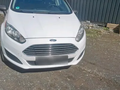 Gebraucht Ford Fiesta 60 PS (44 kW) 2014 Weiß Kleinwagen