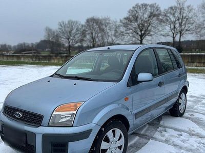 Violet Gebraucht 2006 Ford Fusion Kombi | 2.500 €