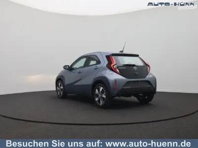 Neu Toyota Aygo X X-pure 116 PS (85 kW) 2026 Celestite grey metallic SUV