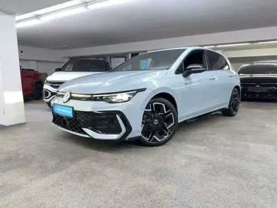 Gebraucht VW Golf VIII R 150 PS (110 kW) 2025 Crystal ice blue metallic Limousine