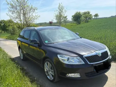 Gebraucht Skoda Octavia Elegance 122 PS (89 kW) 2011 Schwarz Kombi