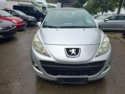 Gebraucht Peugeot 207 Urban Move 73 PS (53 kW) 2010 Silber Kleinwagen