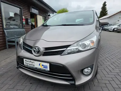 Gebraucht Toyota Verso Edition-S 111 PS (81 kW) 2015 Braun Van / Kleinbus