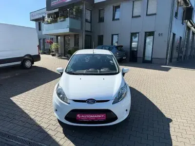 Usata Ford Fiesta Trend 132 CV (97 kW) 2009 Bianco Utilitaria