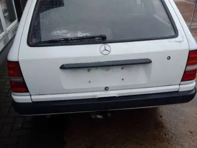 Gebraucht Mercedes E230 132 PS (97 kW) 1987 Weiß Kombi