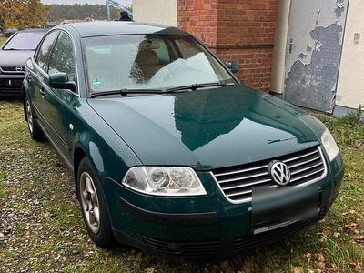 Grün Gebraucht 2002 VW Passat Limousine | 1.400 € (Fairer Preis)