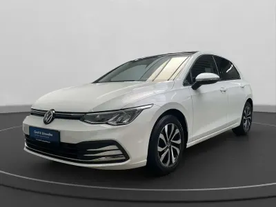 Gebraucht VW Golf VIII Active 150 PS (110 kW) 2022 Oryxweiss perlmutteffekt Limousine
