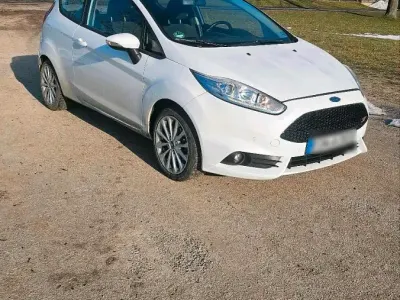 Gebraucht Ford Fiesta ST-Line 2015 Weiß Kleinwagen