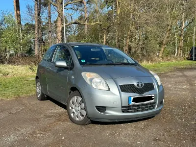 Begagnad Toyota Yaris 87 HK (63 kW) 2006 Grå Sedan