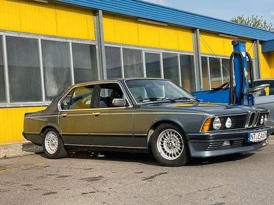 Gebraucht BMW 735 218 PS (160 kW) 1982 Grau Limousine